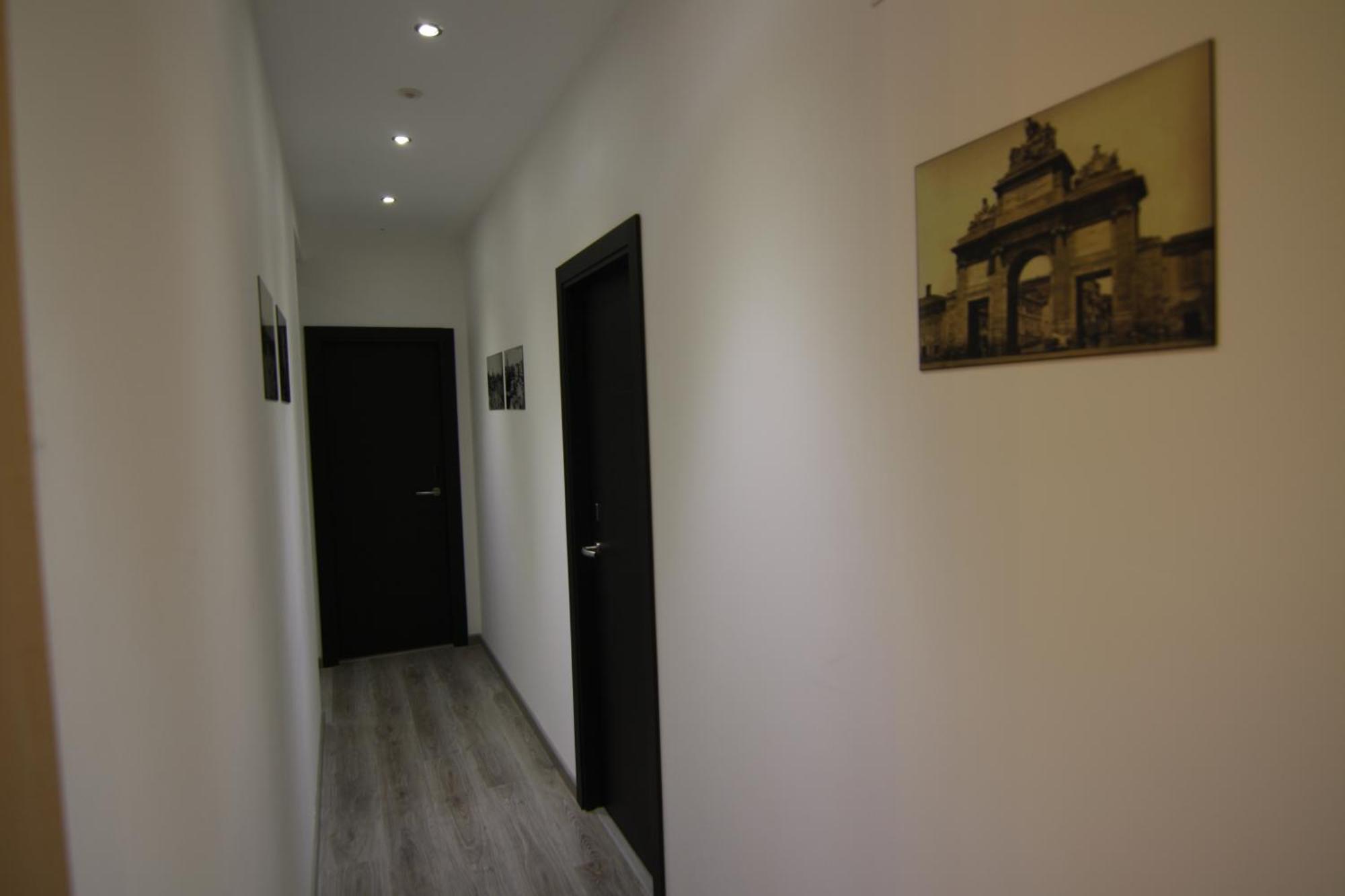 Hostal Mh Fuencarral Madrid Exterior photo